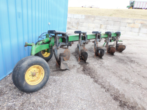 JD 2800 PLOW – Hellenbrand Implement