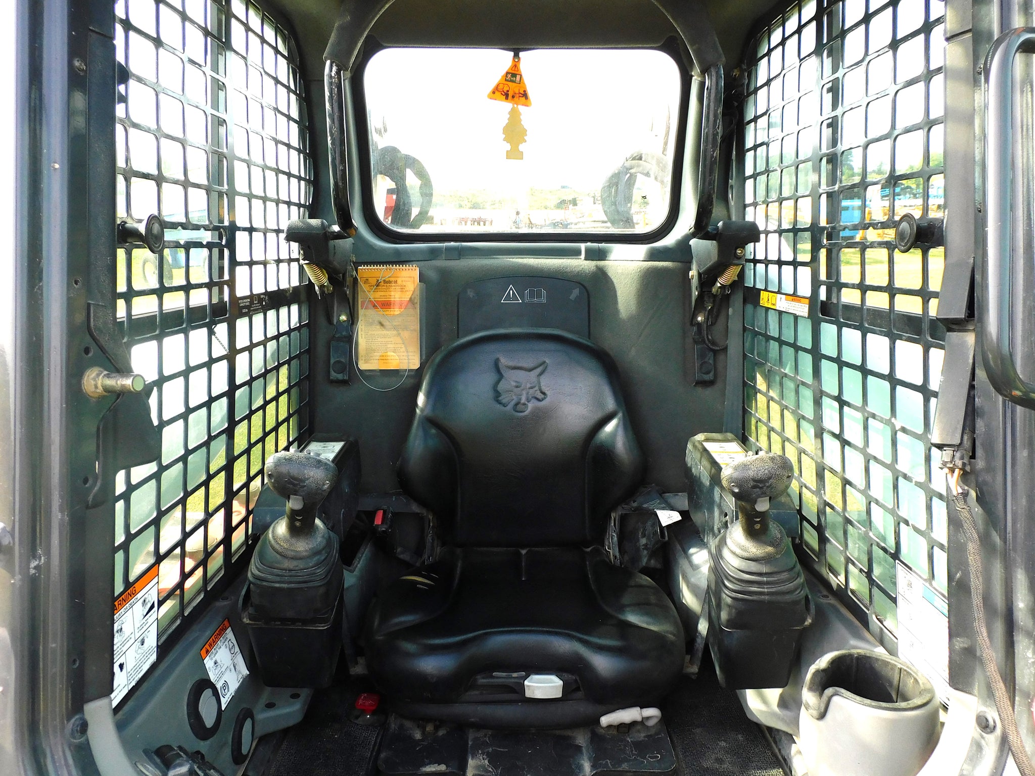 BOBCAT T870 SKID STEER