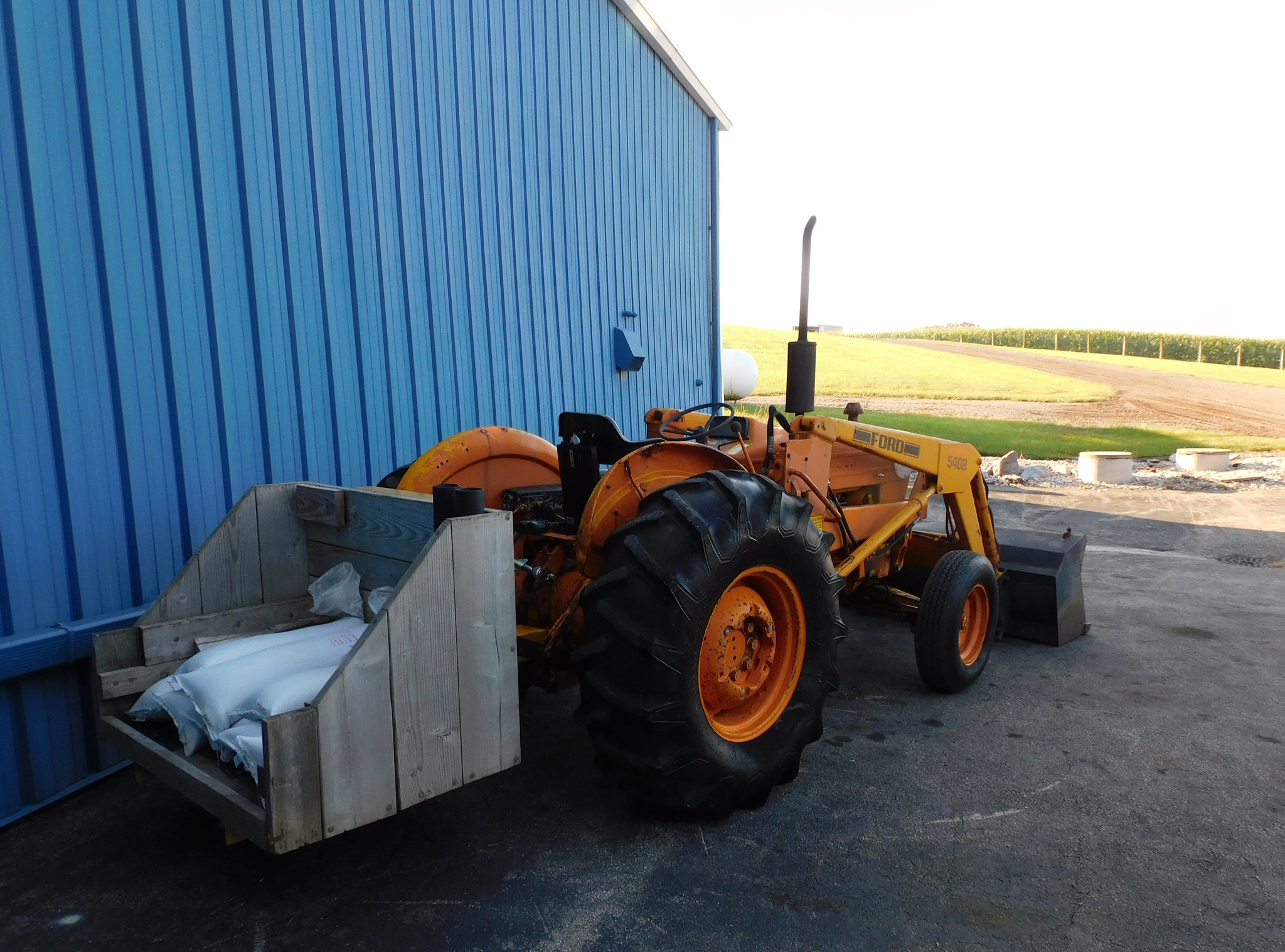 FORD 540B TRACTOR/LDR