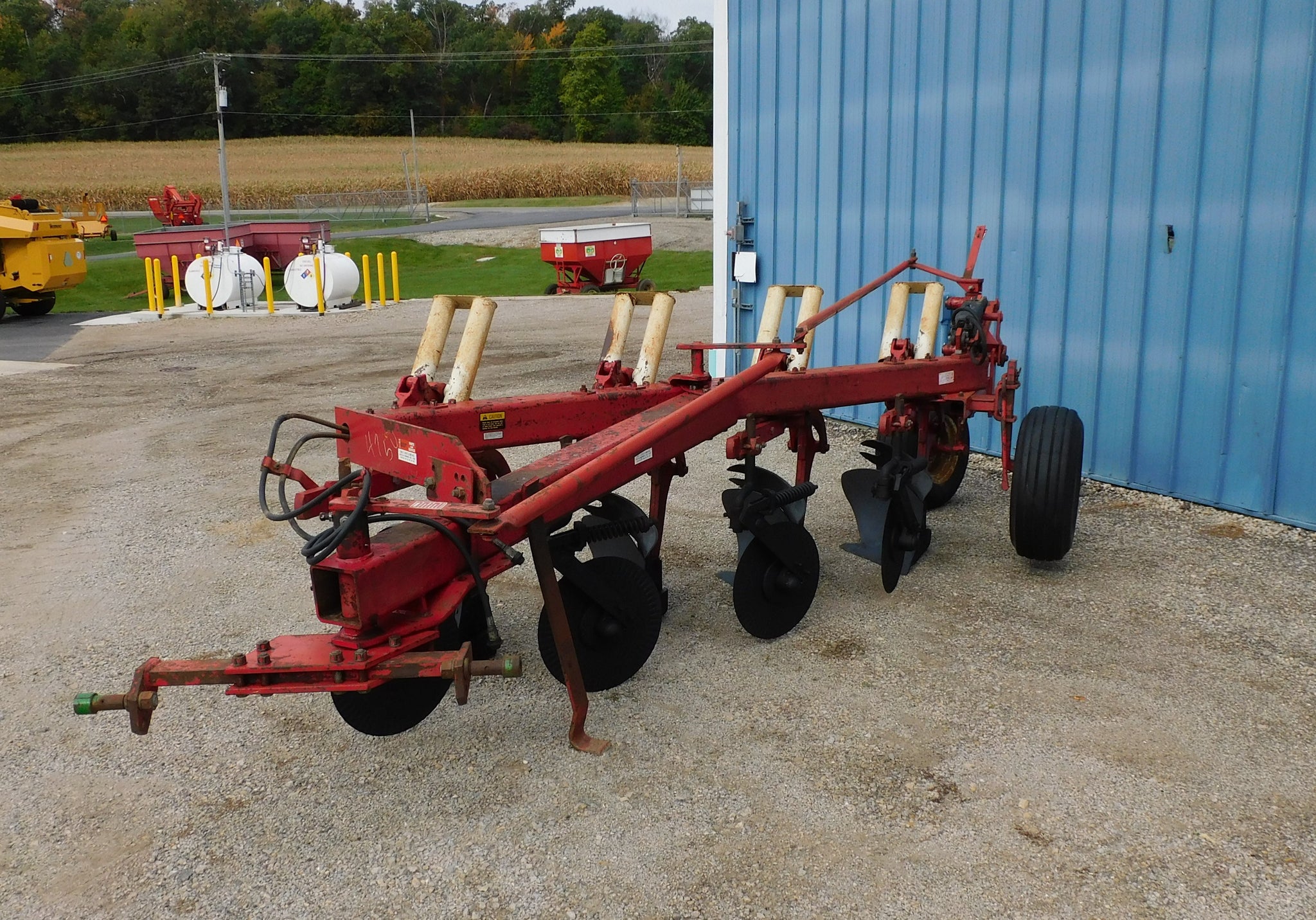 INTERNATIONAL 720 PLOW