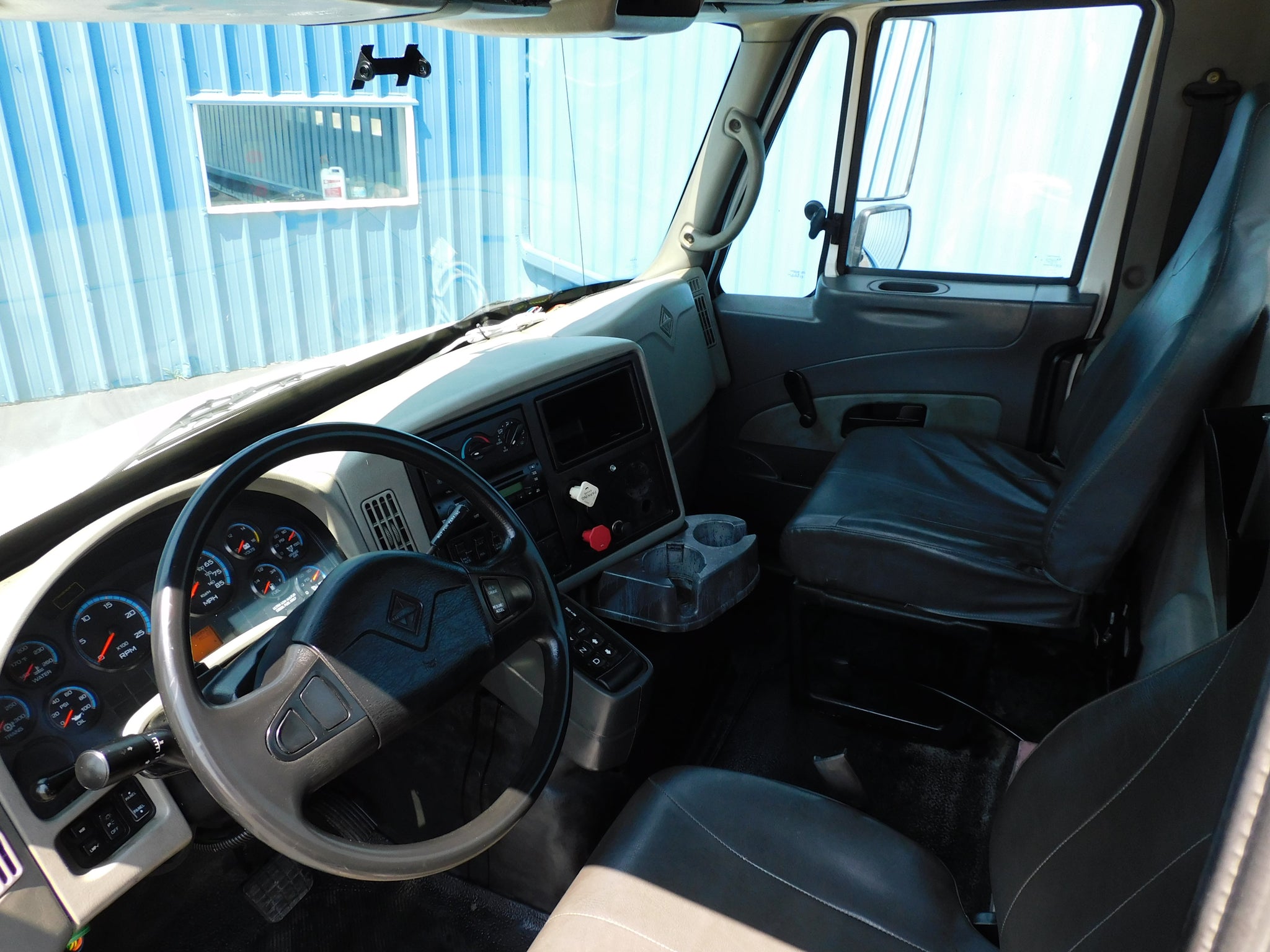INTERNATIONAL TRANSTAR 8600 SEMI