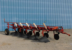 INTERNATIONAL 720 PLOW