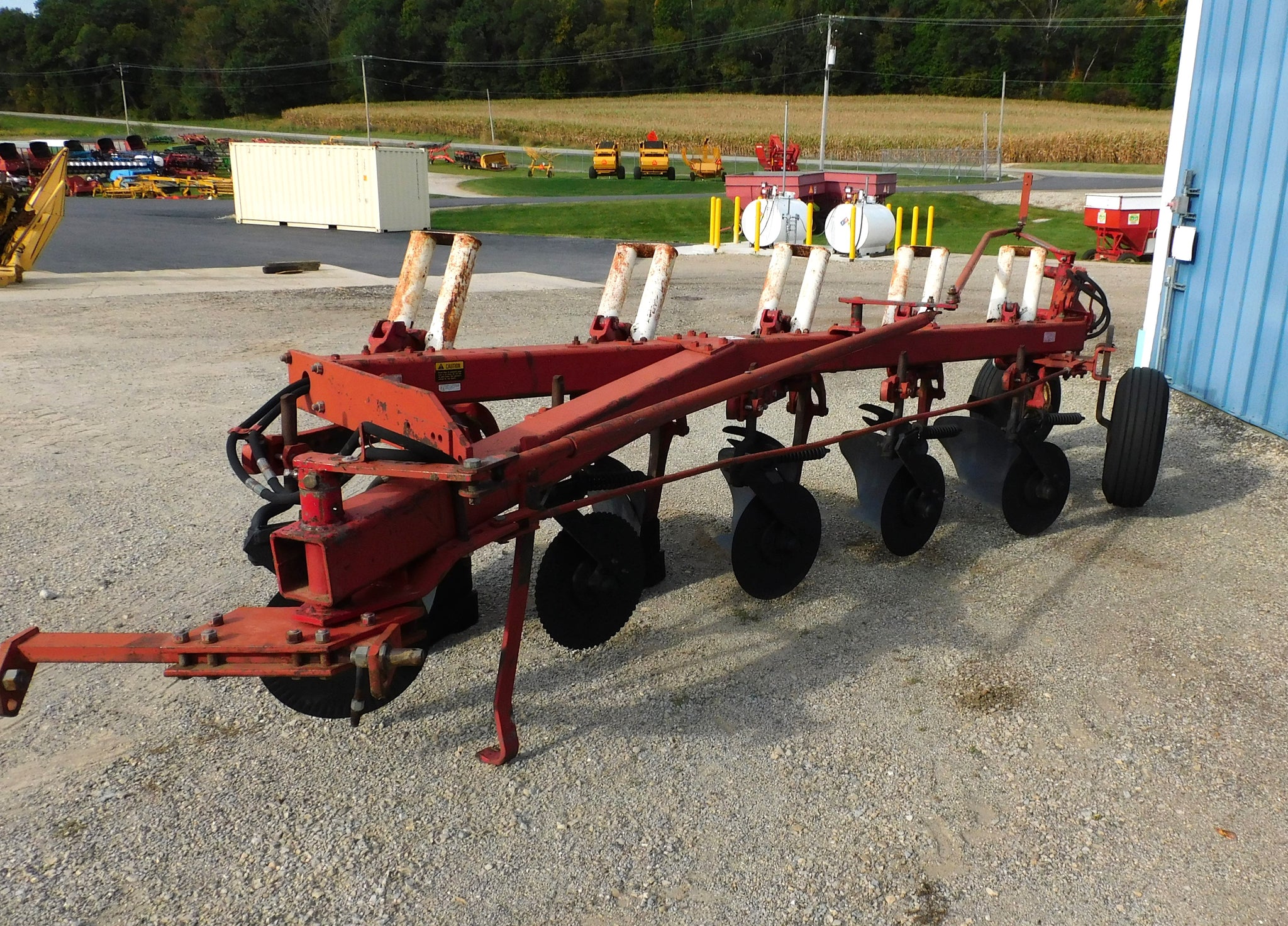 INTERNATIONAL 720 PLOW