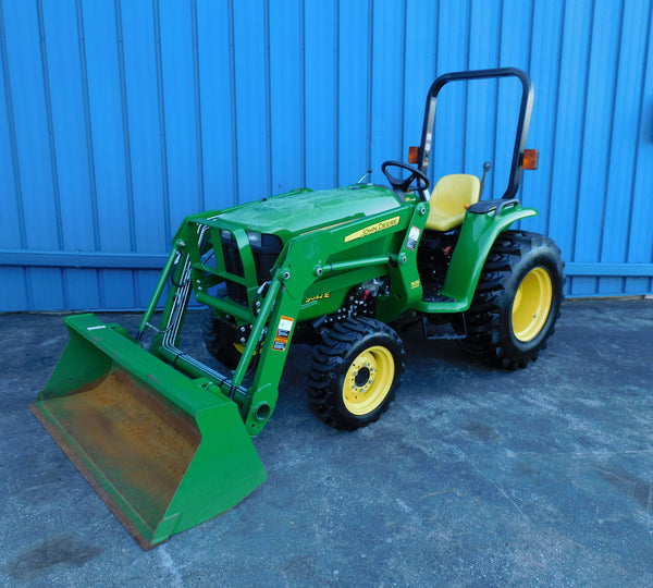 JD 3032E COMPACT TRACTOR