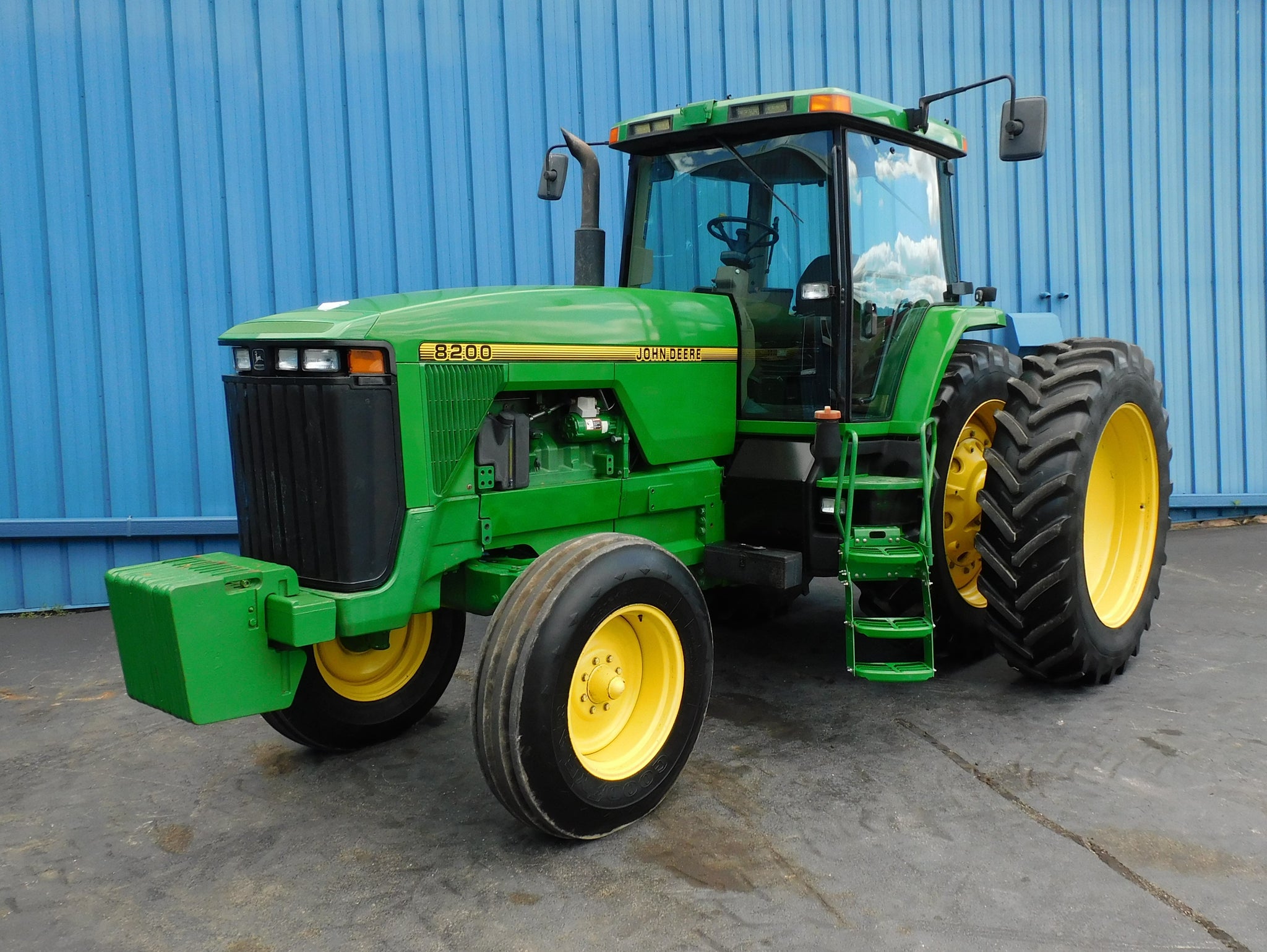JOHN DEERE 8200