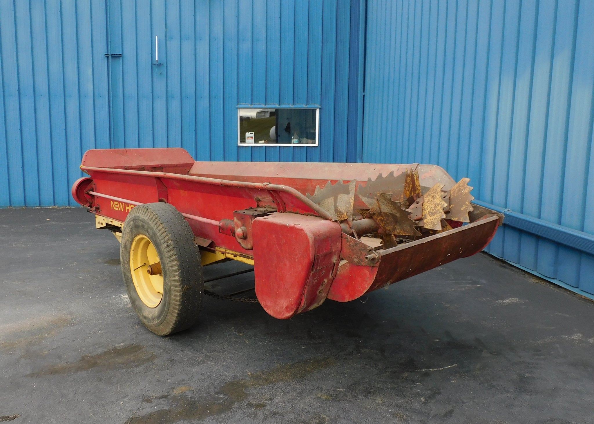 NEW HOLLAND 327 SPREADER