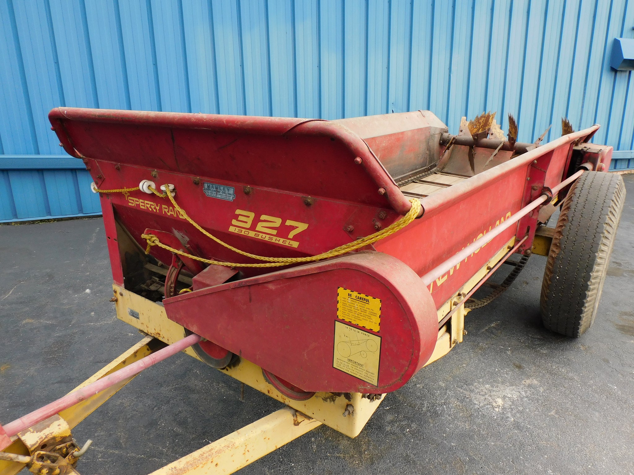 NEW HOLLAND 327 SPREADER