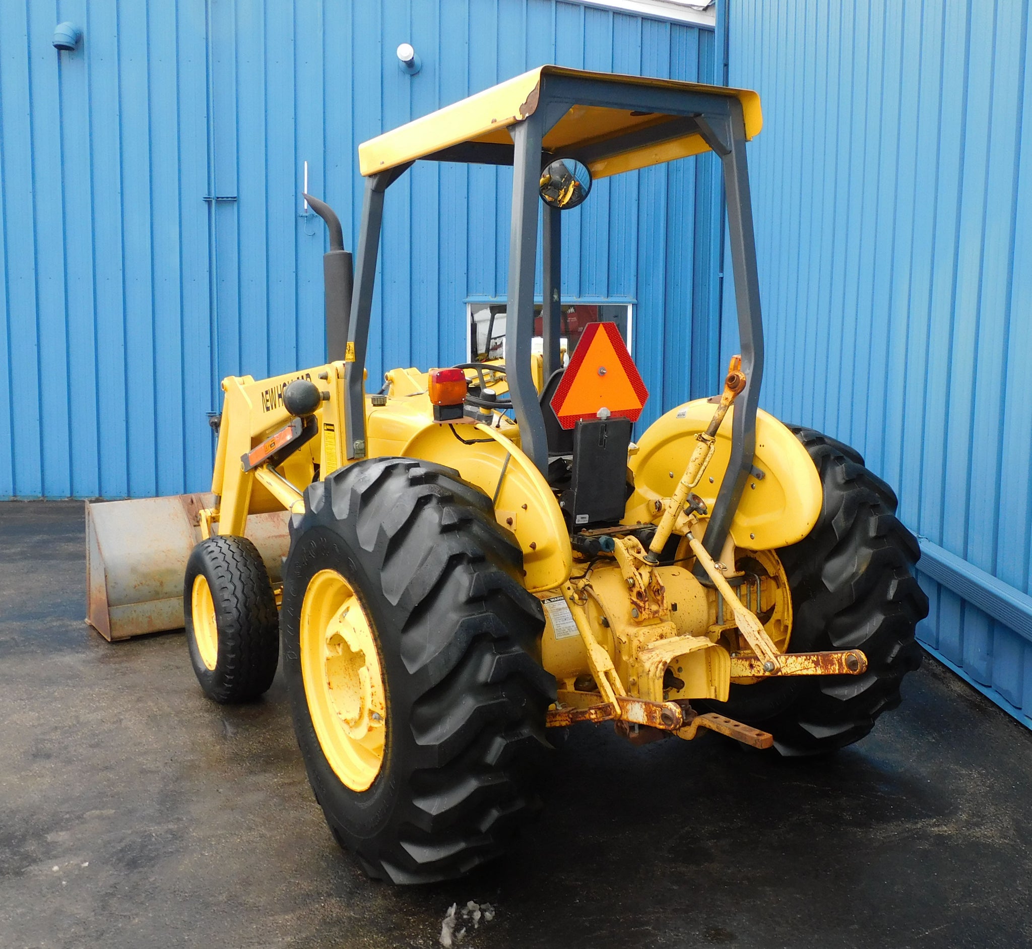 NEW HOLLAND 445D LOADER TRACTOR