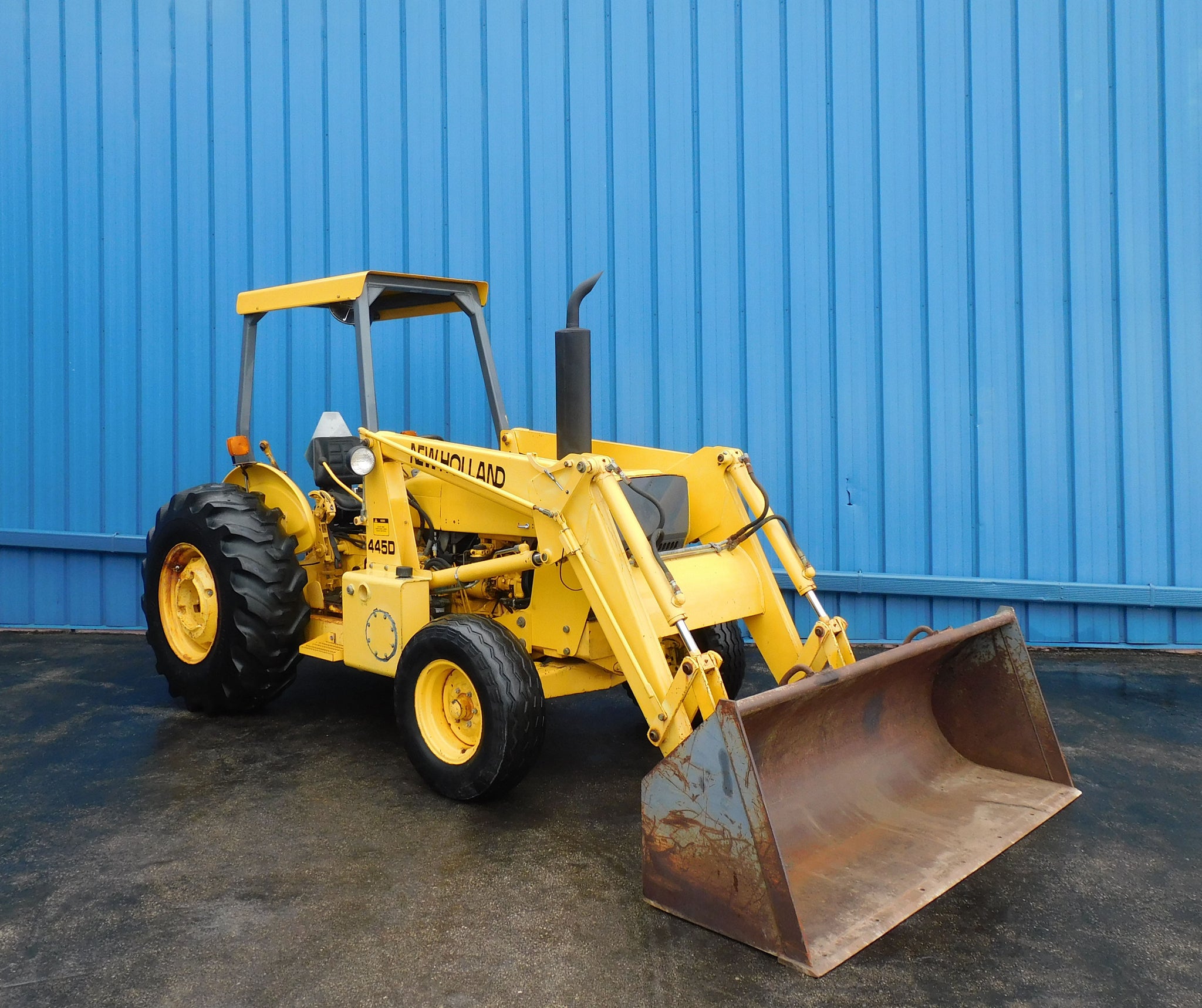 NEW HOLLAND 445D LOADER TRACTOR