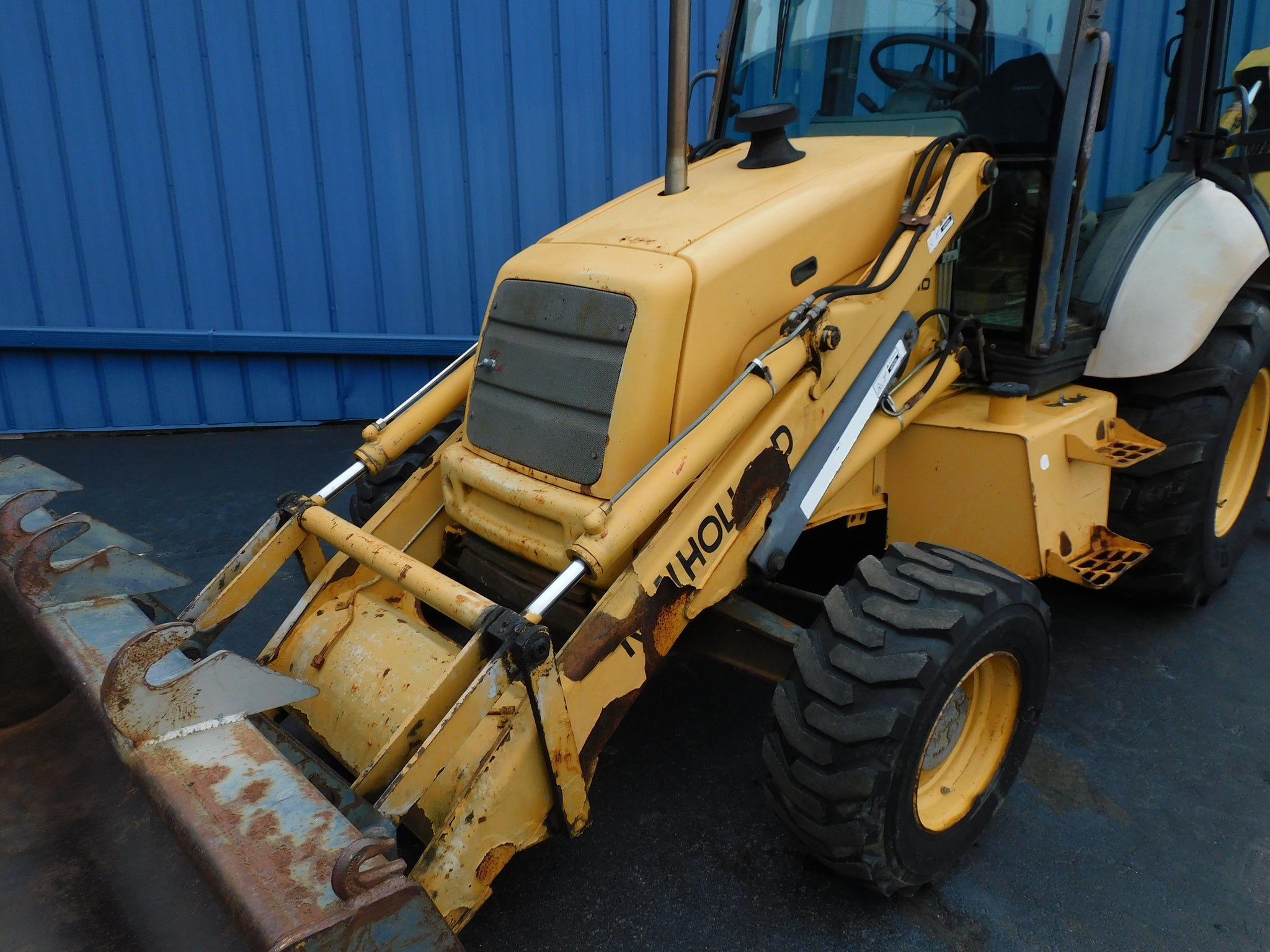 NEW HOLLAND 575E TRACTOR LOADER BACKHOE